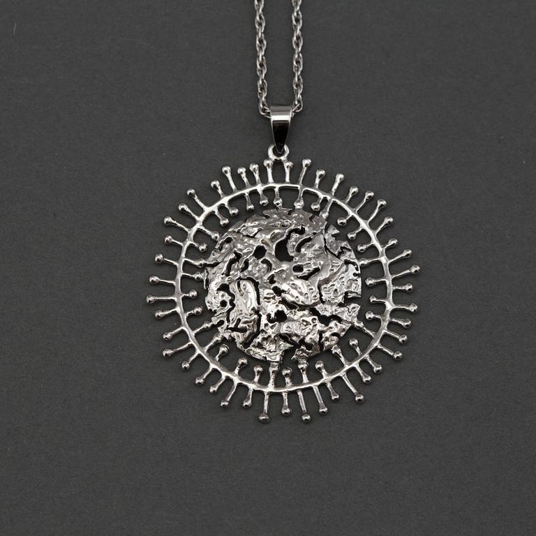 A Tapio Wirkkala Silver Necklace 'Full Moon'.