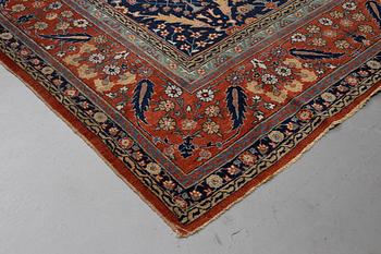 A carpet, antique Tabriz, ca 470 x 312,5 cm.