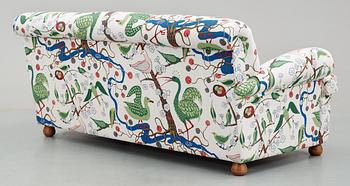 A Josef Frank sofa by Svenskt Tenn, model 703.