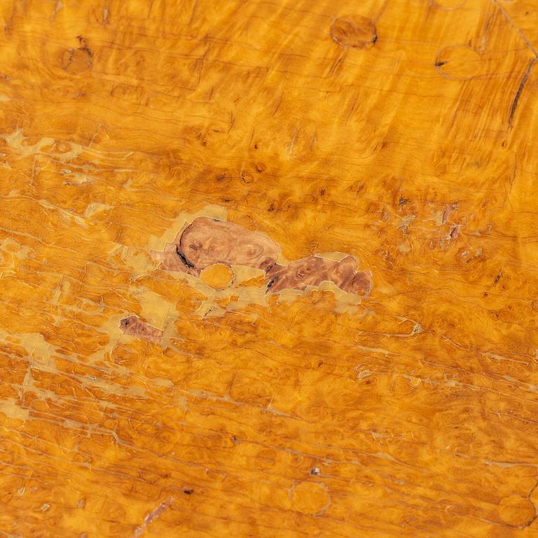 An alder root veneered table, circa 1800.