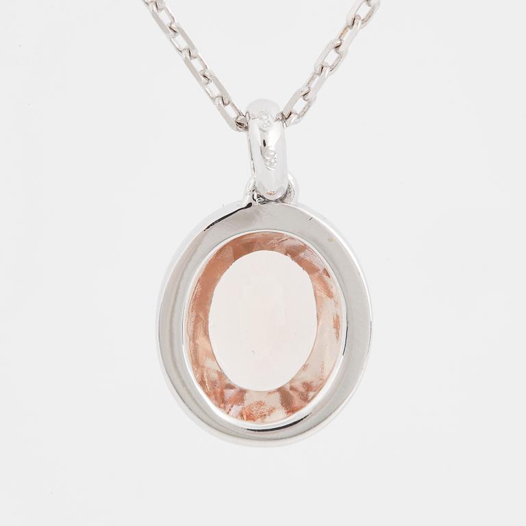 HÄNGSMYCKE med morganit och briljantslipade diamanter, med kedja.