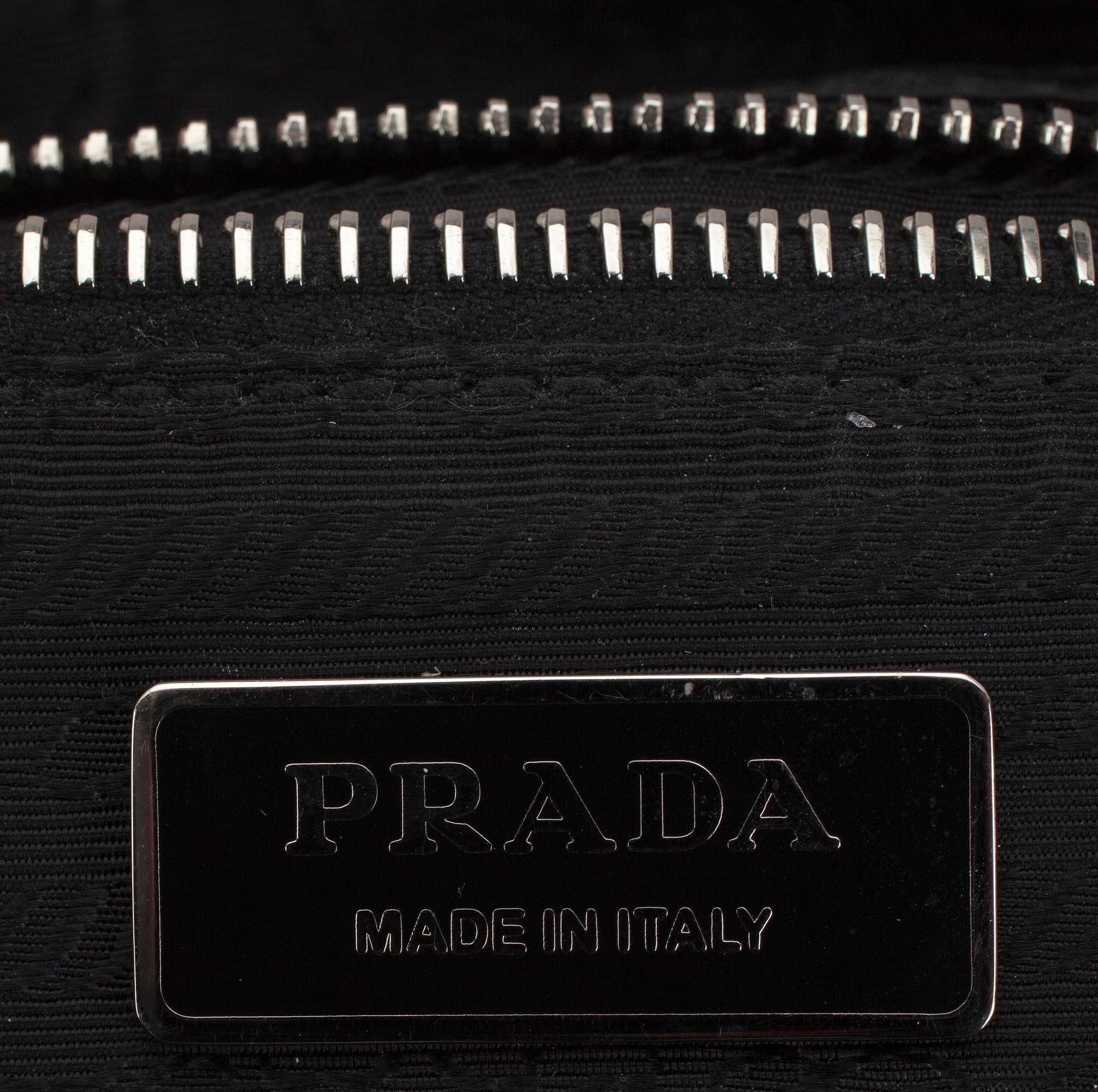 VÄSKA, Prada, i originaldustbag.