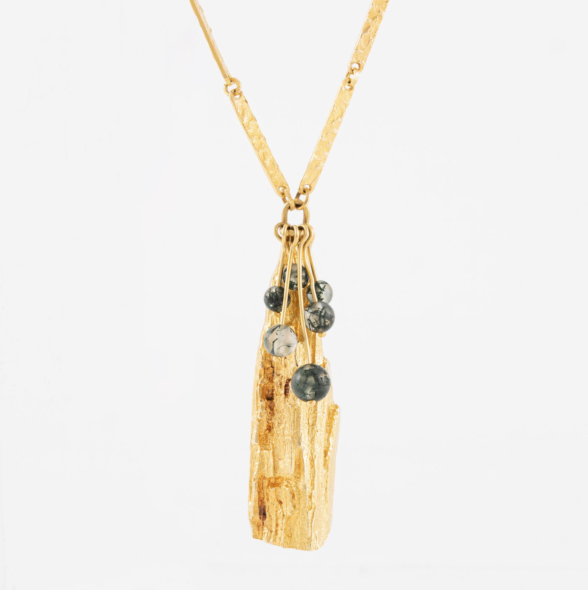 Björn Weckström, A necklace in 18K gold with agate "Kultapuu" for Lapponia, Finland.