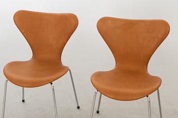 ARNE JACOBSEN, as et of six Serie 7 Stol för Fritz Hansen.