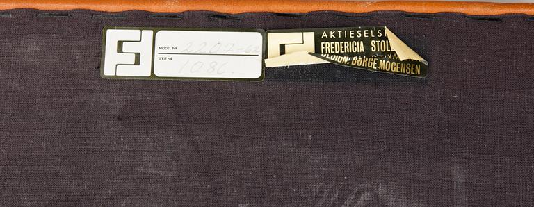 FÅTÖLJER, ett par, "2207", Börge Mogensen, Fredericia stolefabrik, Danmark, 1900-talets slut.
