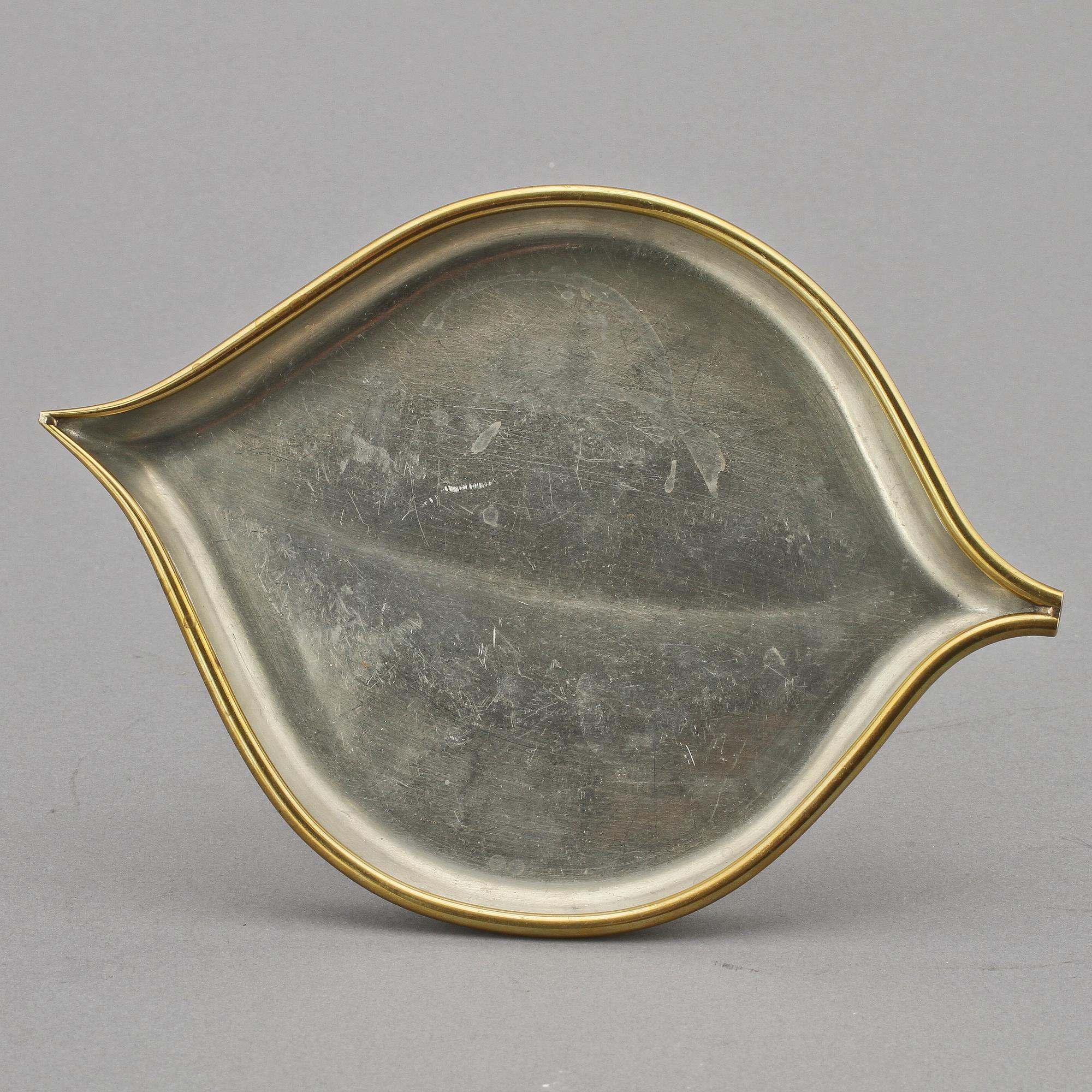 FAT samt TÄNDSTICKSFODRAL, tenn och mässing, Firma Svenskt Tenn.