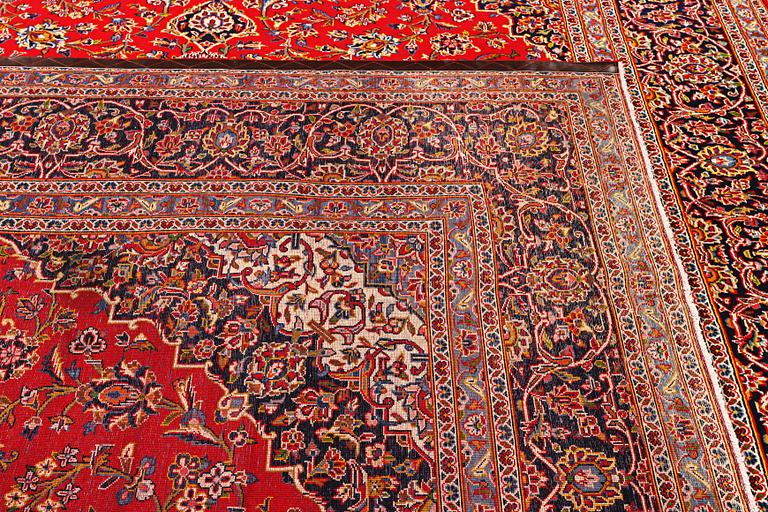 A Kashan carpet, c. 388 x 295 cm.