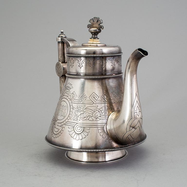 A Russian 19th century parcel-gilt tea-pot, mark of Nicolai Kemper, St. Petersburg 1882.