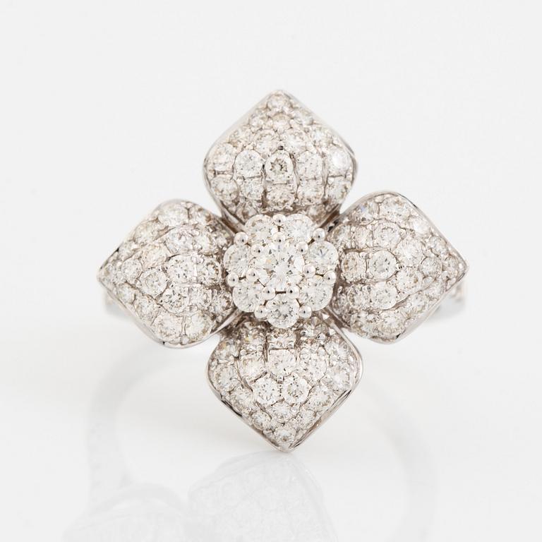 Brilliant cut diamond flower ring.