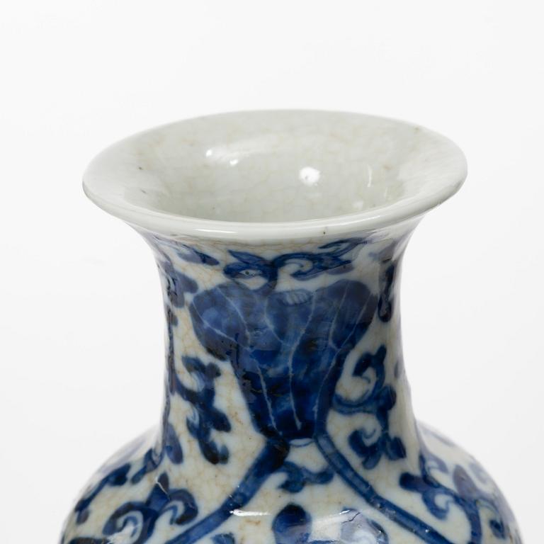 Vas, porslin. Sen Qingdynasti.