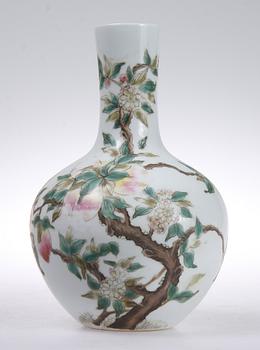 VAS, porslin, Kina, 1900-tal.