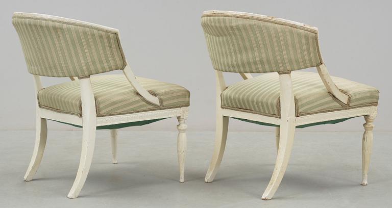 BALJFÅTÖLJER, ett par, sengustavianska, 1800-talets början.