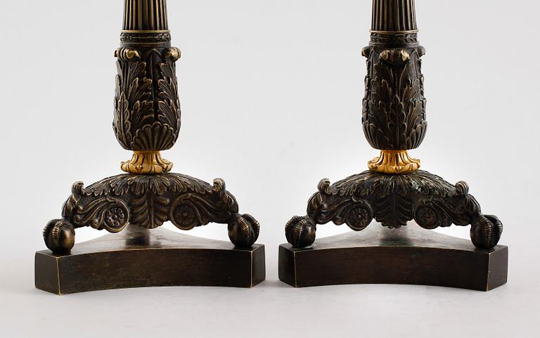 LJUSSTAKAR, 1 par, brons, senempire, 1800-talets första hälft.