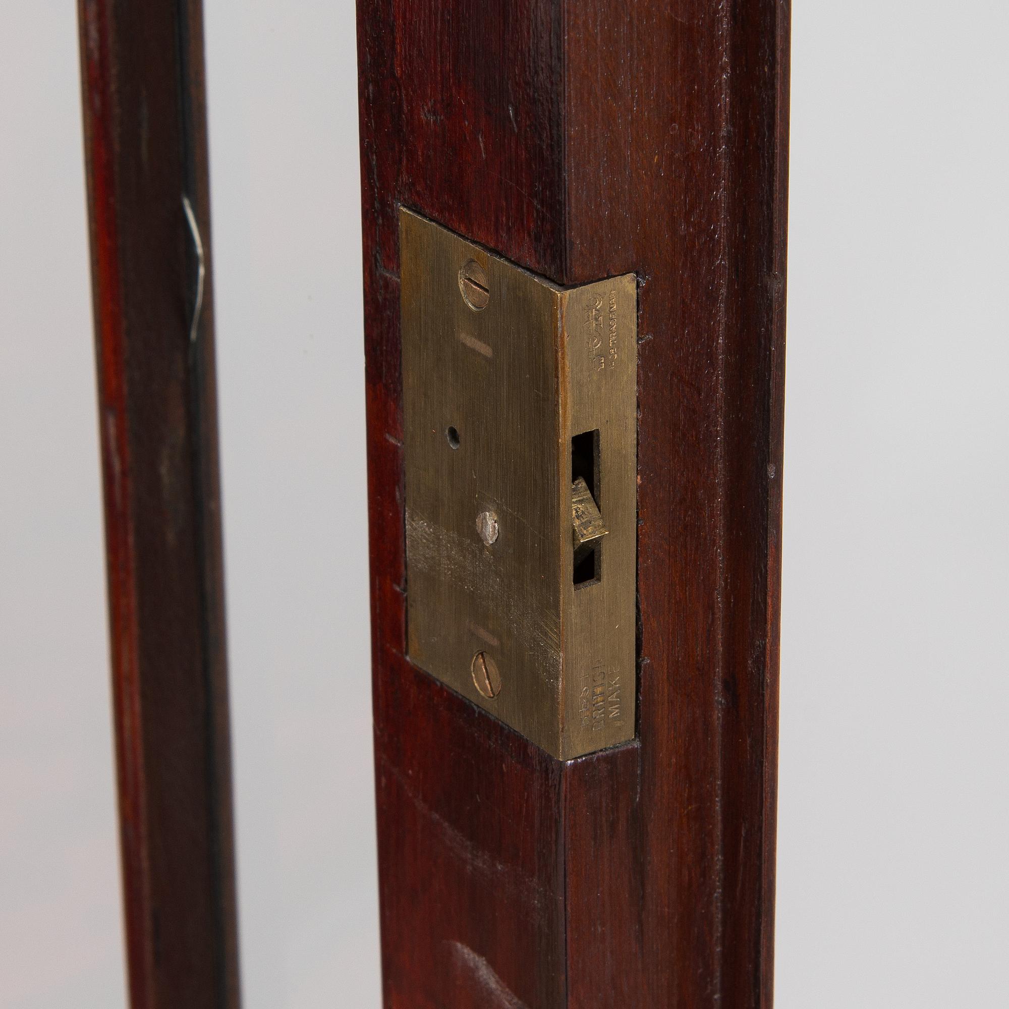 An English display cabinet, first half of the 20th century.
