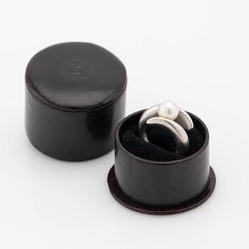 Ole Lynggaard, ring, 18k white gold with pearl.