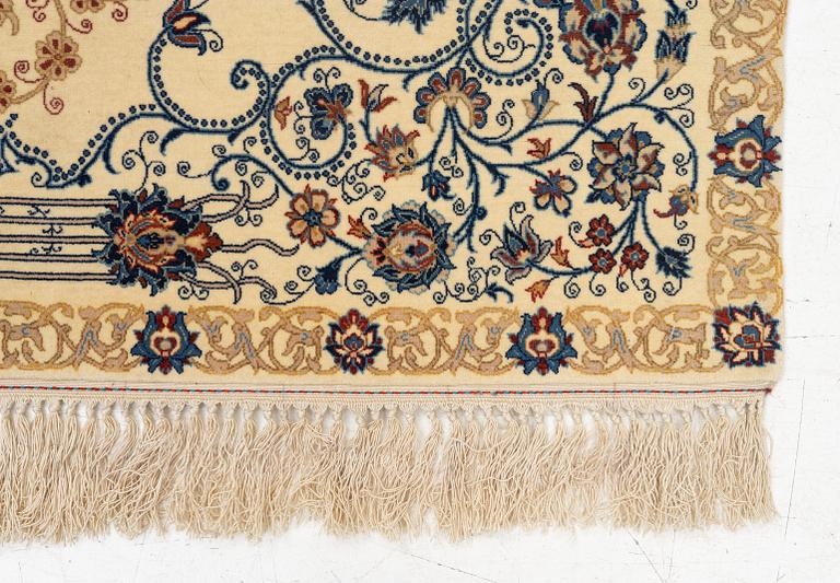 An Isfahan rug, c. 158 x 102 cm.