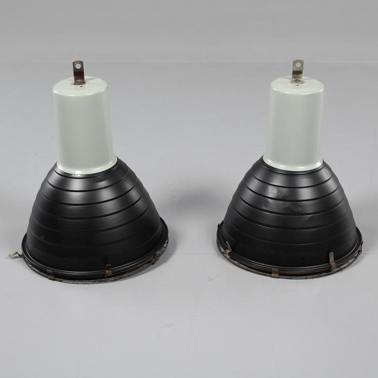 INDUSTRILAMPOR, ett par, 1900-talets andra hälft. Höjd 55 cm.