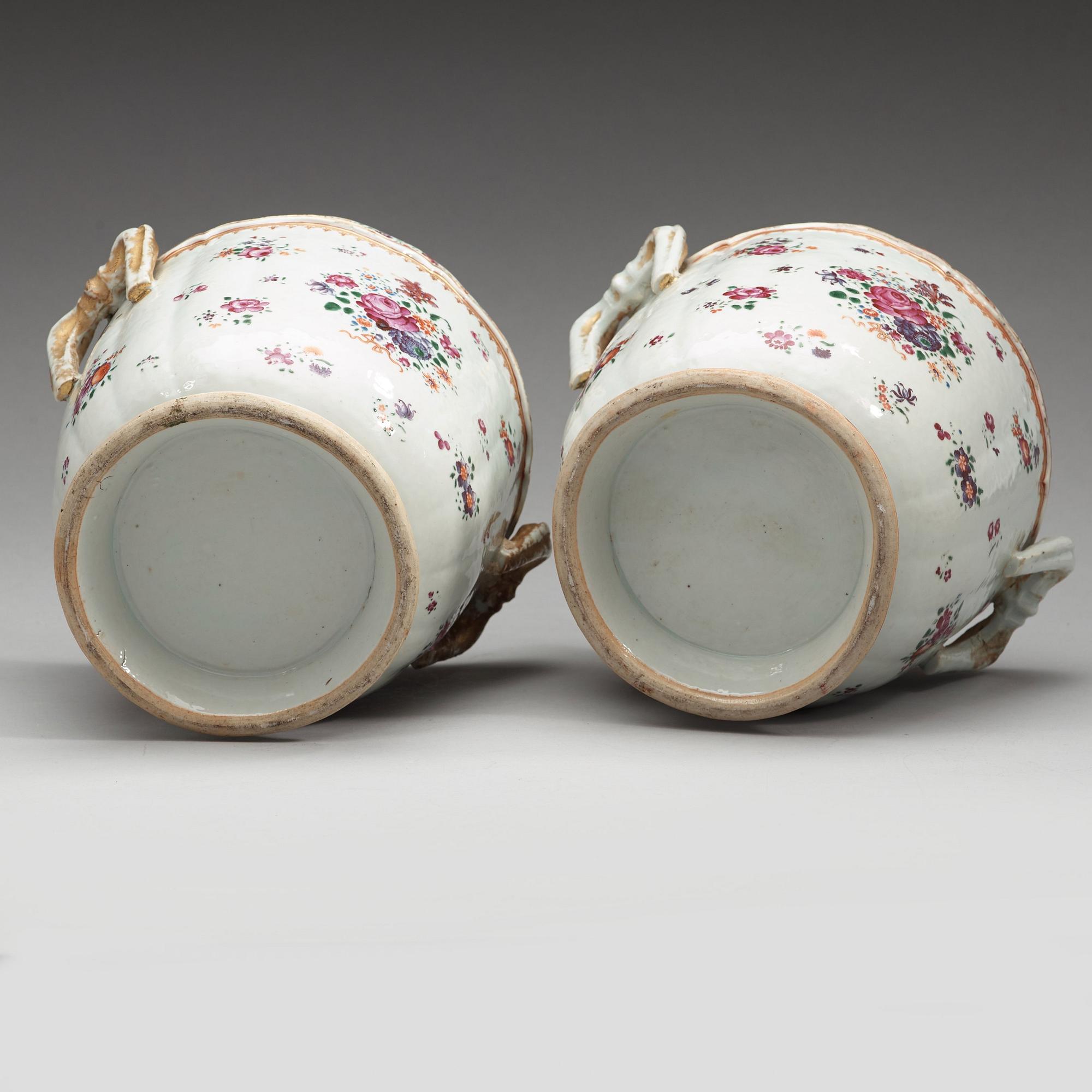 VINKYLARE, ett par, kompaniporslin. Qingdynastin, Qianlong (1736-95).