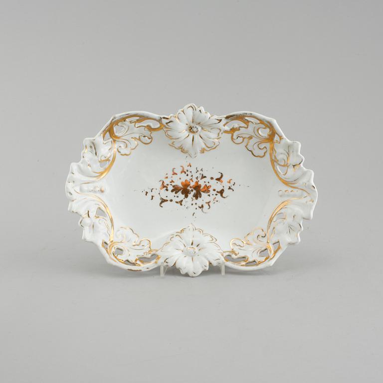 UPPLÄGGSFAT, porslin, C. Tielsch & Co, märkning använd mellan 1870 - 1900.