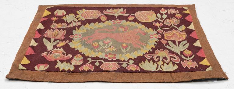 Jynne, "Rött Lejon", flamskväv, 54 x50 cm, sydvästra Skåne, tidigt 1900-tal.