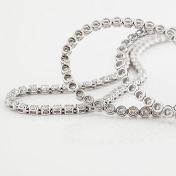 A ca 11.55 cts brilliant-cut diamond necklace.