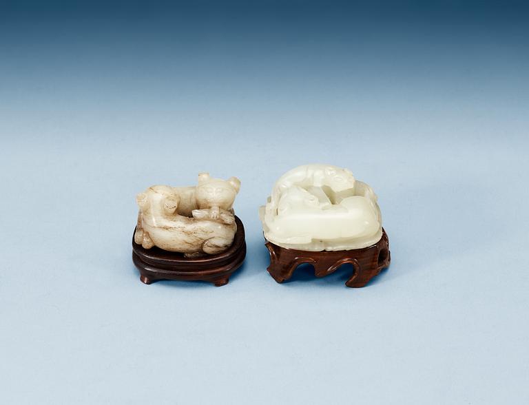 Two nephrite animal figurines, Qing dynasty.