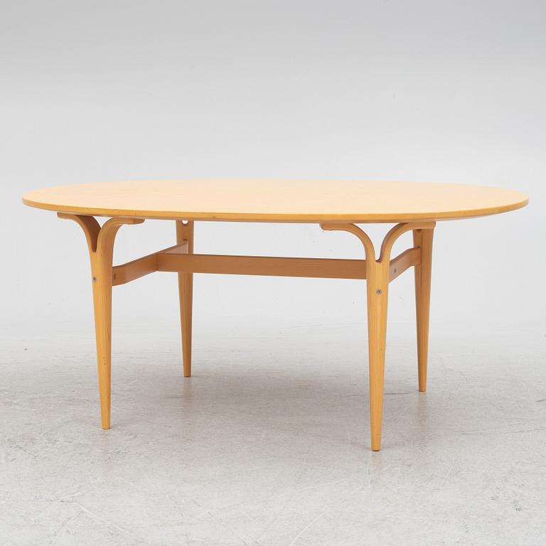 Bruno Mathsson, a birch coffee table, Mathsson International, Sweden, end of the 20th century.