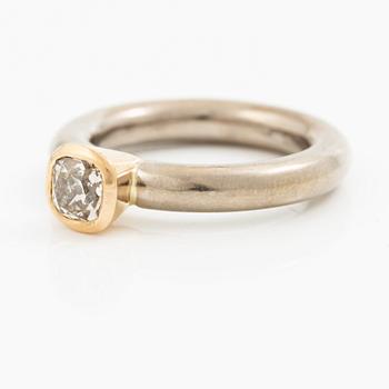 Ring in 18K gold and white gold with a cushion-shaped old-cut diamond.