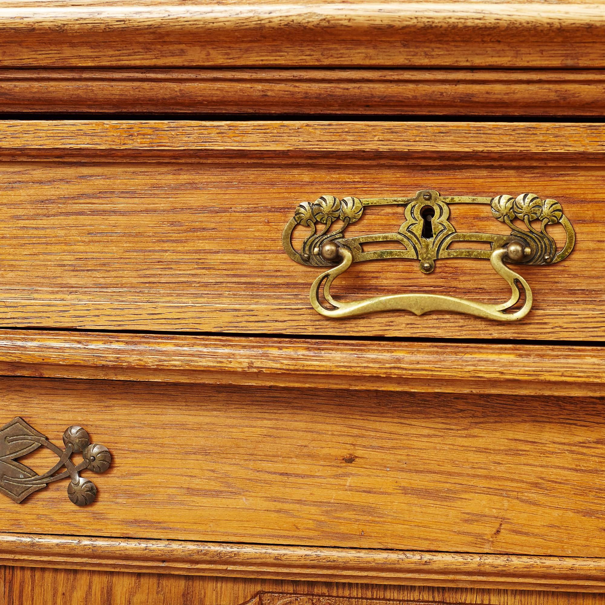 Skåp, jugend, tidigt 1900-tal.