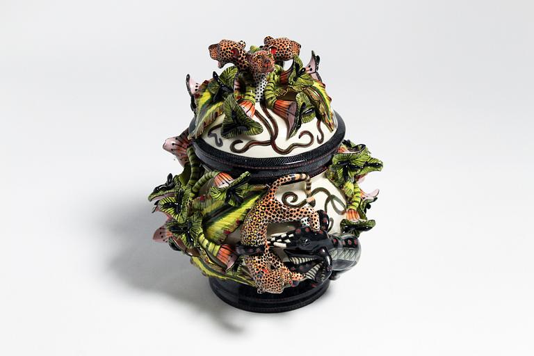 Terrin, "Elephant leopard tureen", med dekor av elefanter och leoparder.