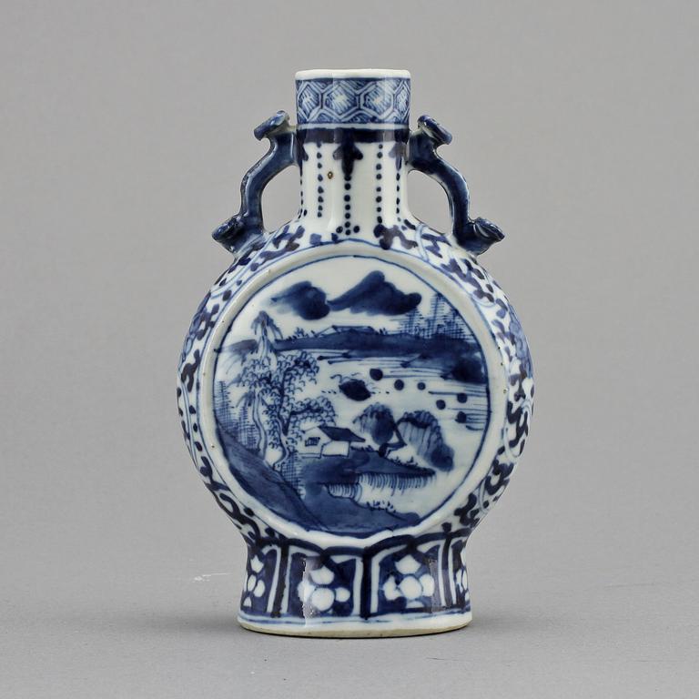 PILGRIMSKRUS, porslin, Kina, 1800-tal.