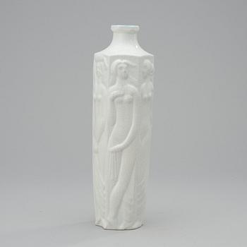 A Tyra Lundgren faience vase, Arabia, Finland 1928.