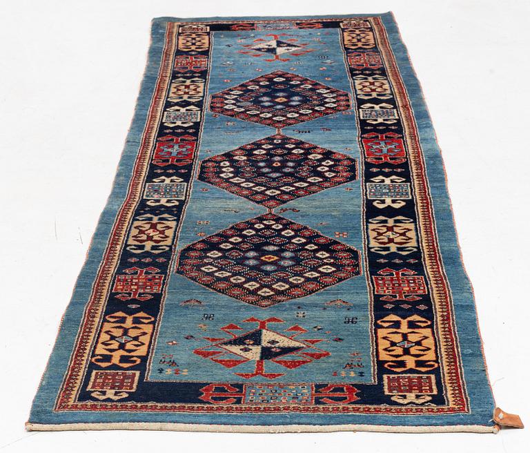 A runner carpet, Lori, ca. 292 x 93 cm.