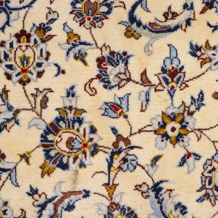 Carpet, Keshan, approx. 355 x 245 cm.