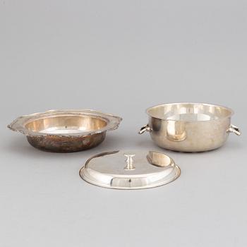 Richard Woodman Burbridge / Harrods Ltd, a silver bowl, dish and lid, Sheffield 1939.