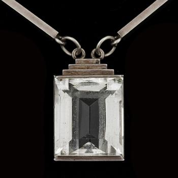 Wiwen Nilsson · COLLIER med HÄNGE, silver och bergskristall, Wiwen Nilsson, Lund, 1946.