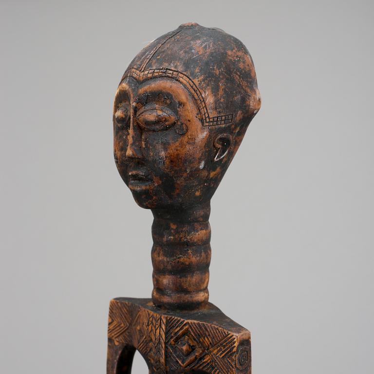 SKULPTUR, Dogon, Mali, samt FIGUR, Västafrika, 1900-tal.