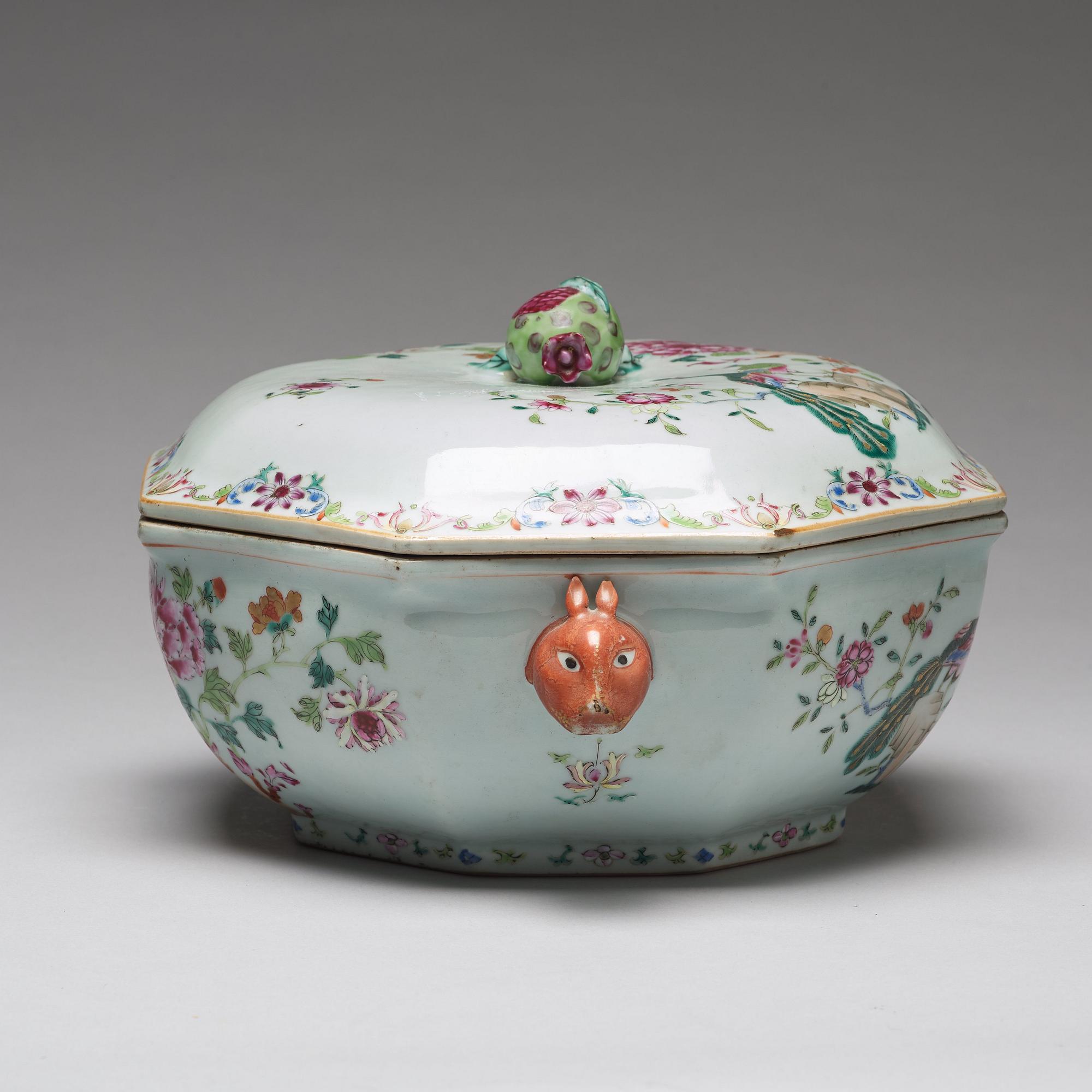 TERRIN med LOCK och FAT, kompaniporslin. Qingdynastin, Qianlong (1736-95).