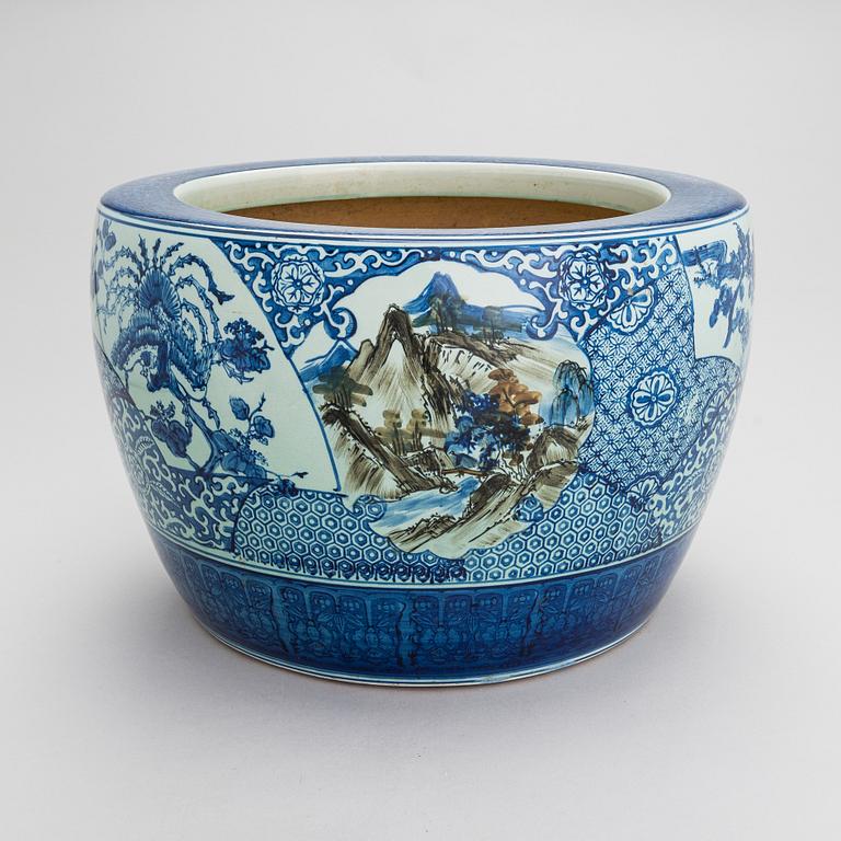 A Chinese pot from early 20th century.