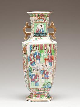 VAS, porslin. Kina 1800-tal.