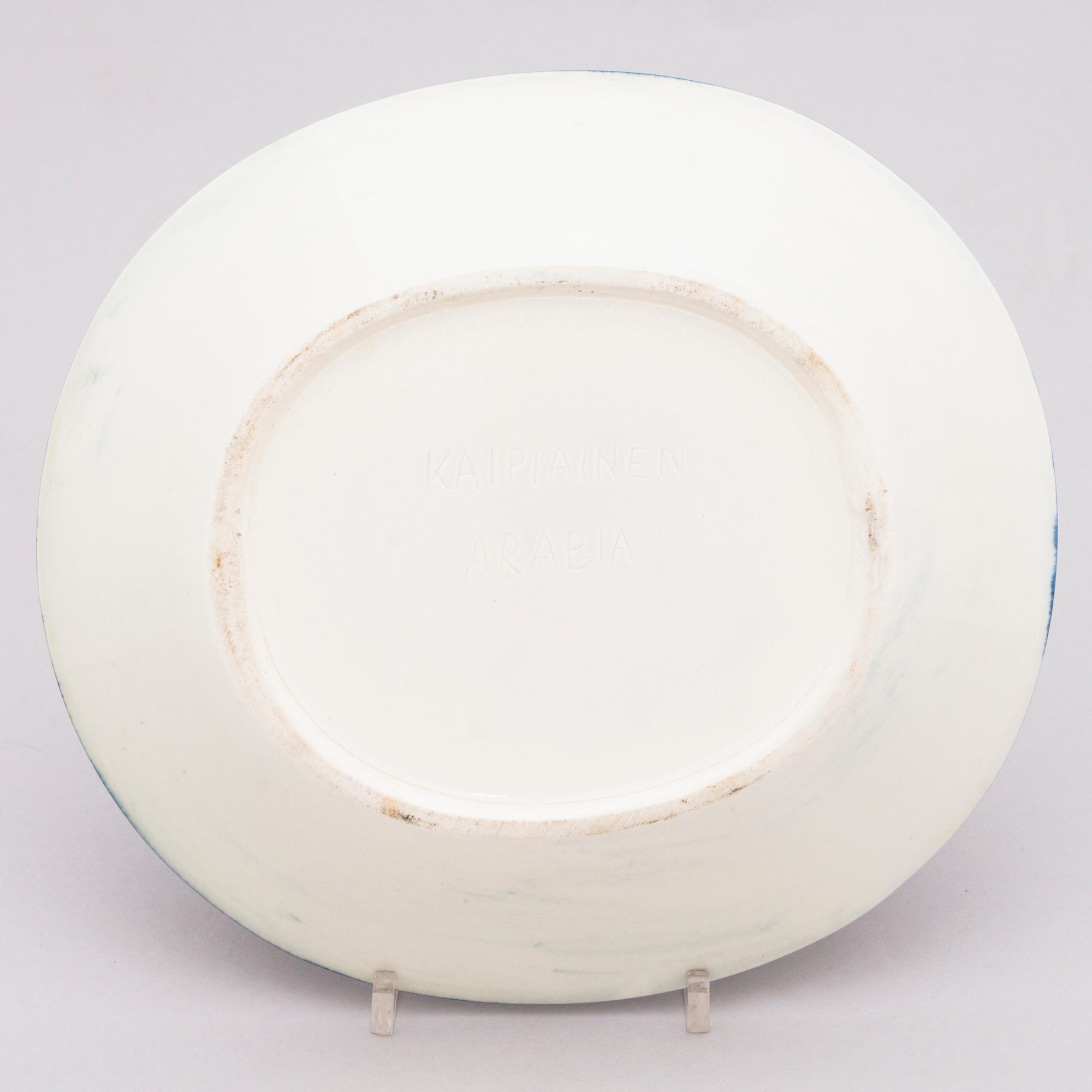 BIRGER KAIPIAINEN, a decorative plate signed Kaipiainen Arabia.
