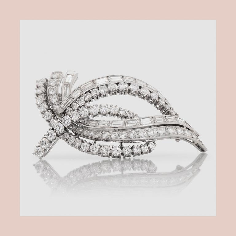BROOCH, with brilliant- and baguette-cut diamonds, total carat weight circa 3.50 cts.