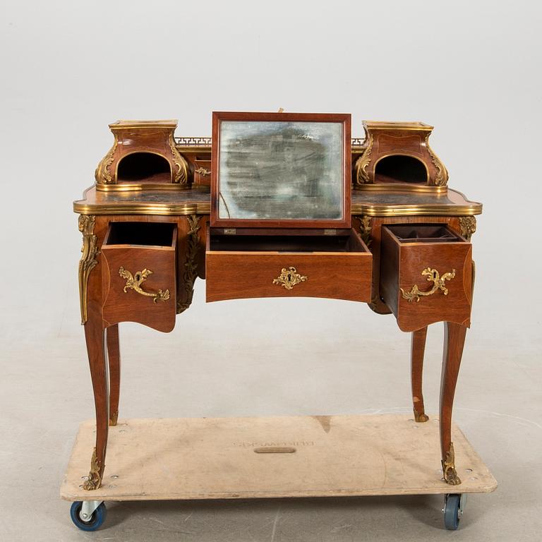 Desk in the Louis XV style, first half of the 20th century.