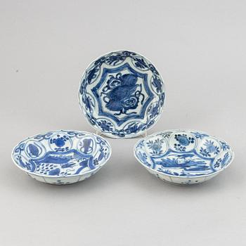 A group of three blue and white kraak dishes, Ming dynasty, Wanli (1572-1620).