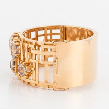 Claës E. Giertta, armring, Stockholm 1966, med fasettslipade bergkristaller, 18K.