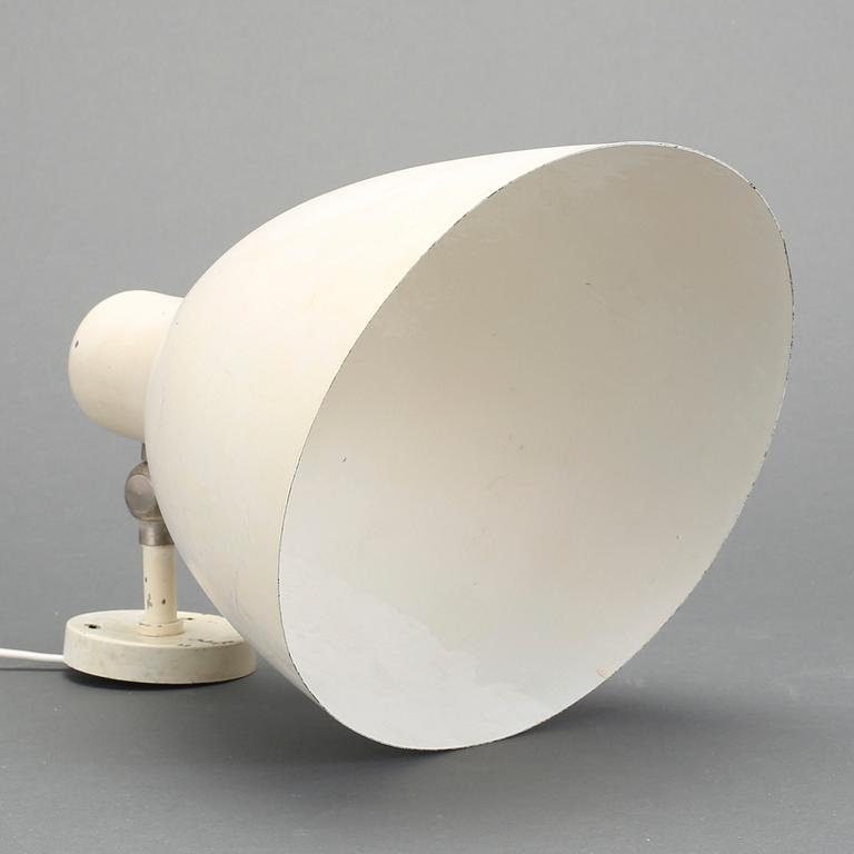 VÄGGLAMPA, enligt uppgift Gunnar Asplund. Sannolikt 1930-talets slut.