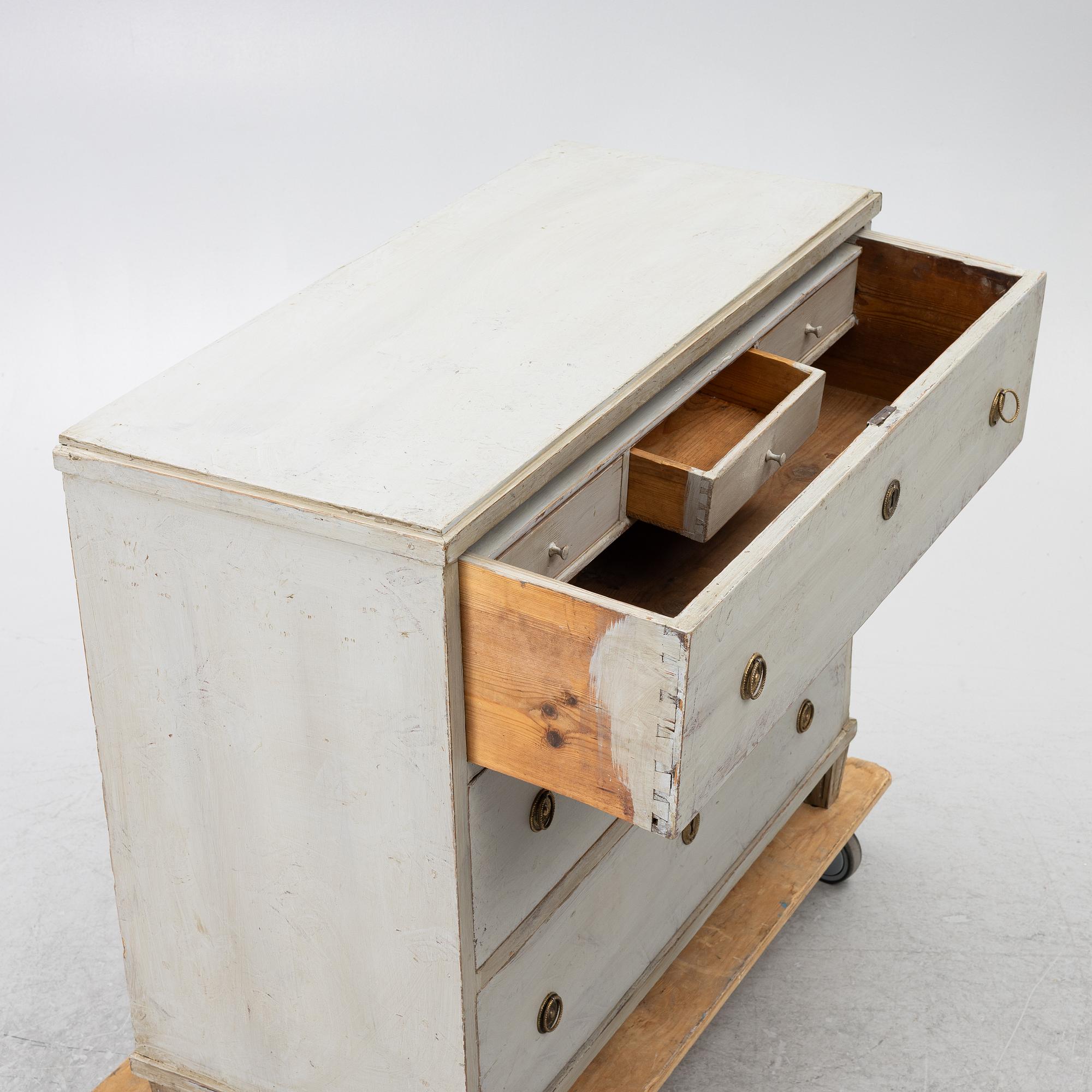 Chest of drawers, 19th century.