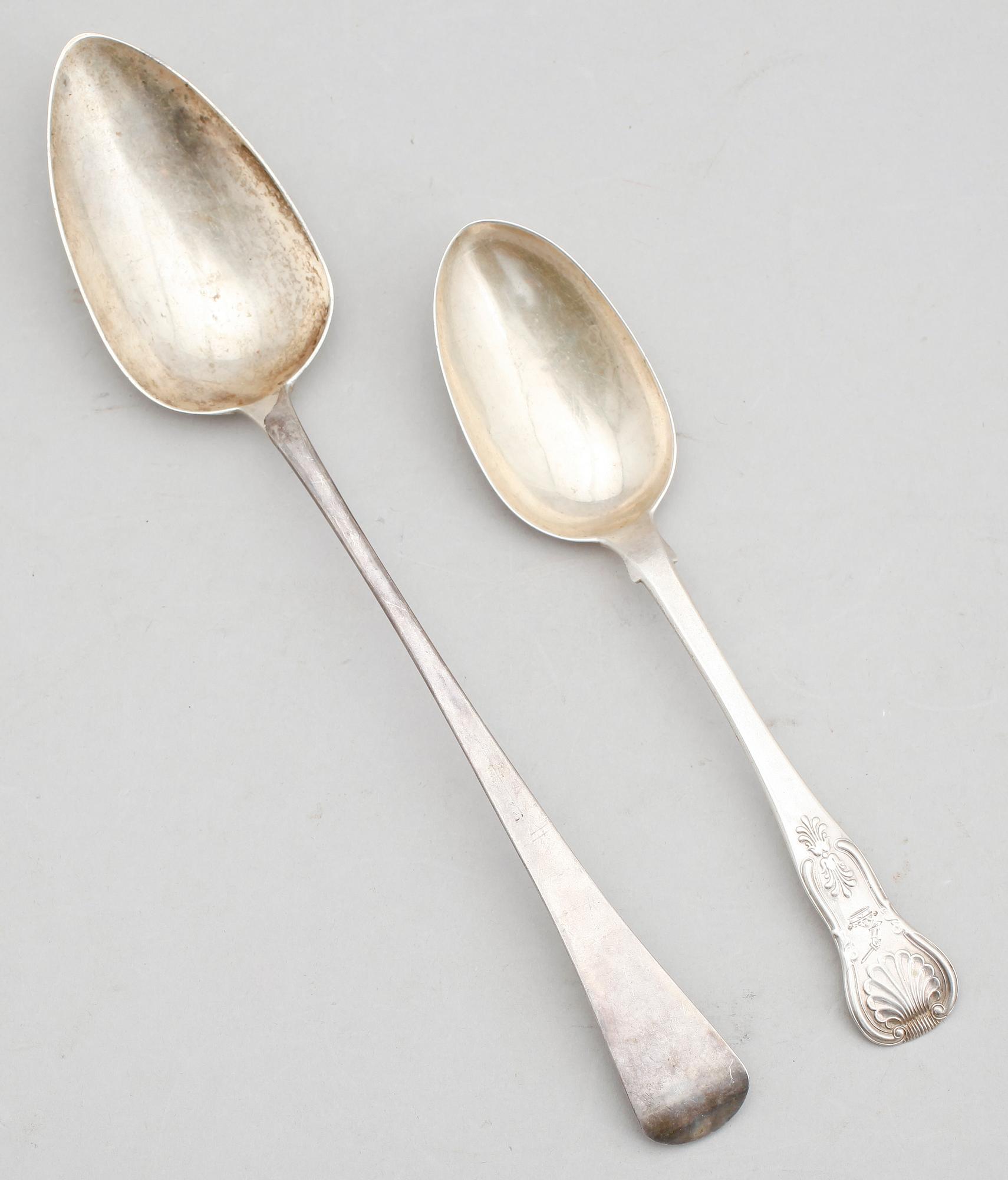 RAGUSKED, silver, London 1810 samt MATSKED, Edinburgh 1831. Vikt ca 170 g.