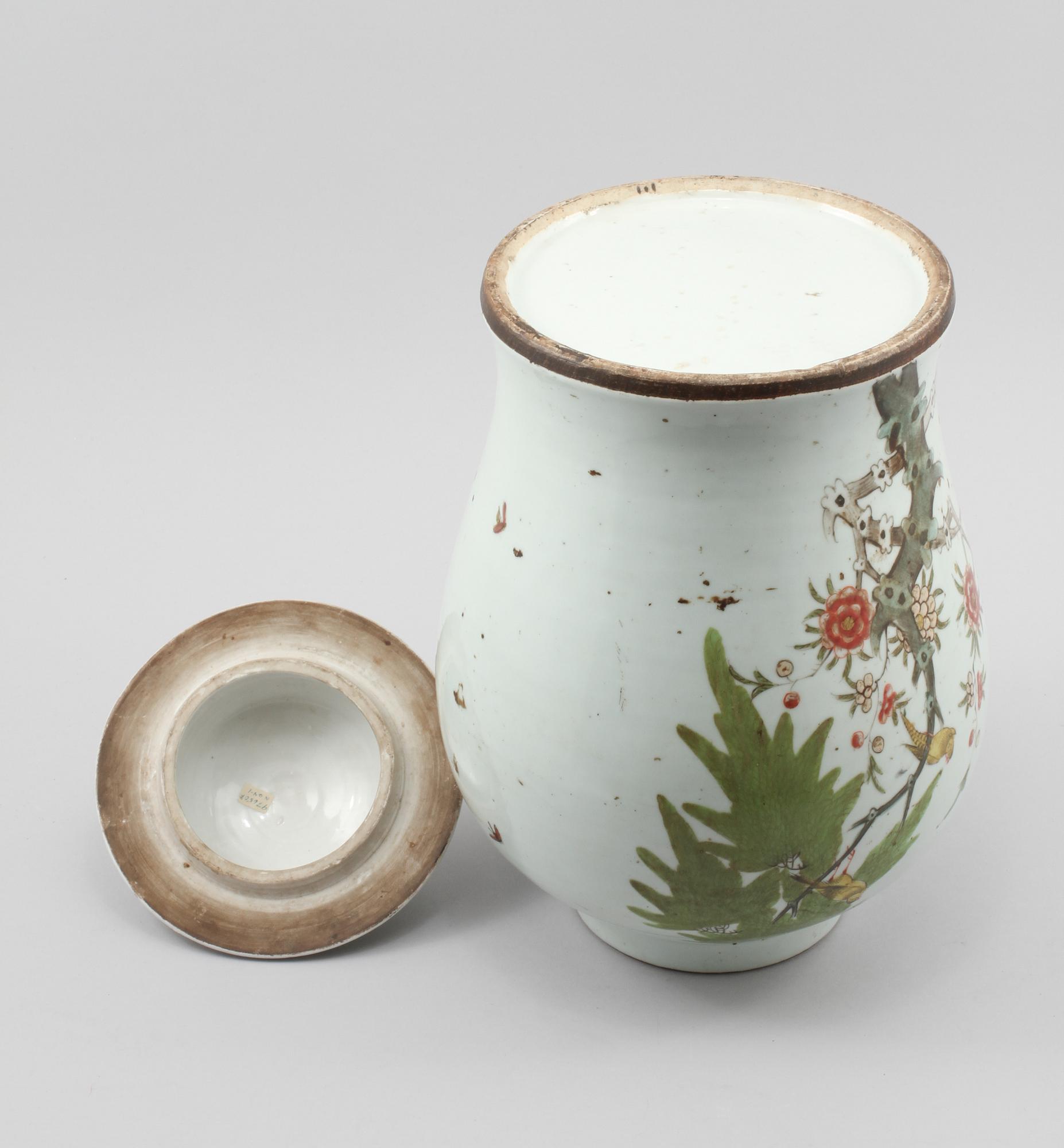 KRUKA med LOCK, porslin, kina, 1800/1900 tal.
