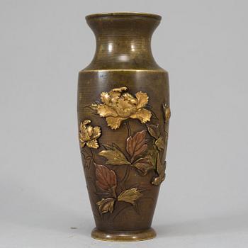 A Japanese bronze vase, early 20th Century.